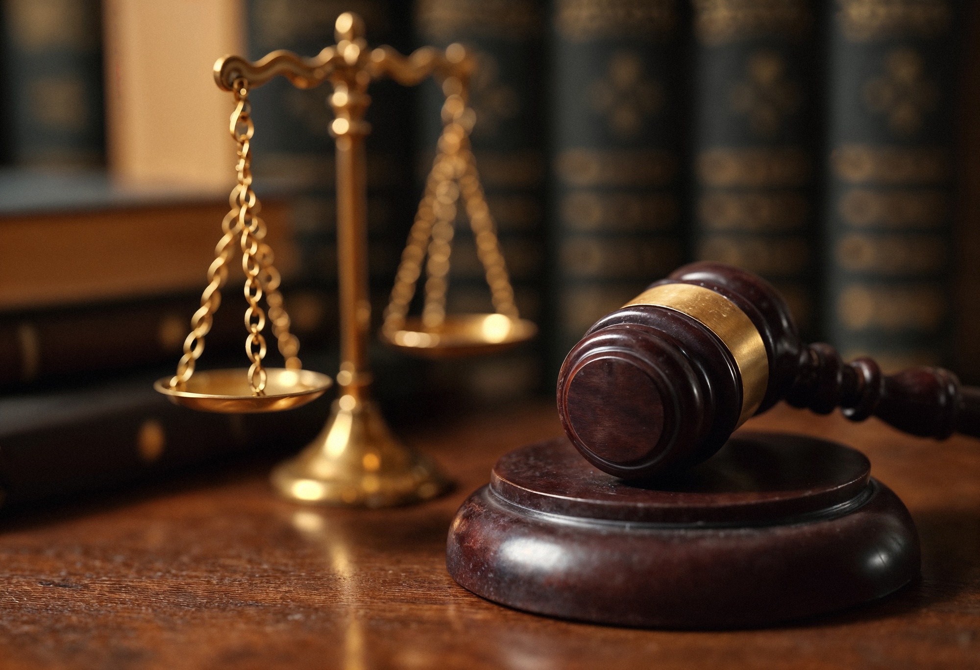 close up law scale